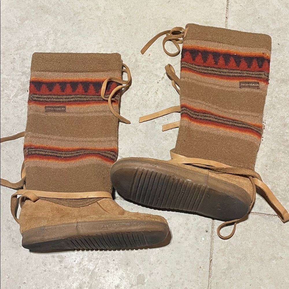Steger Mukluks Tan and Orange Patterned Boots